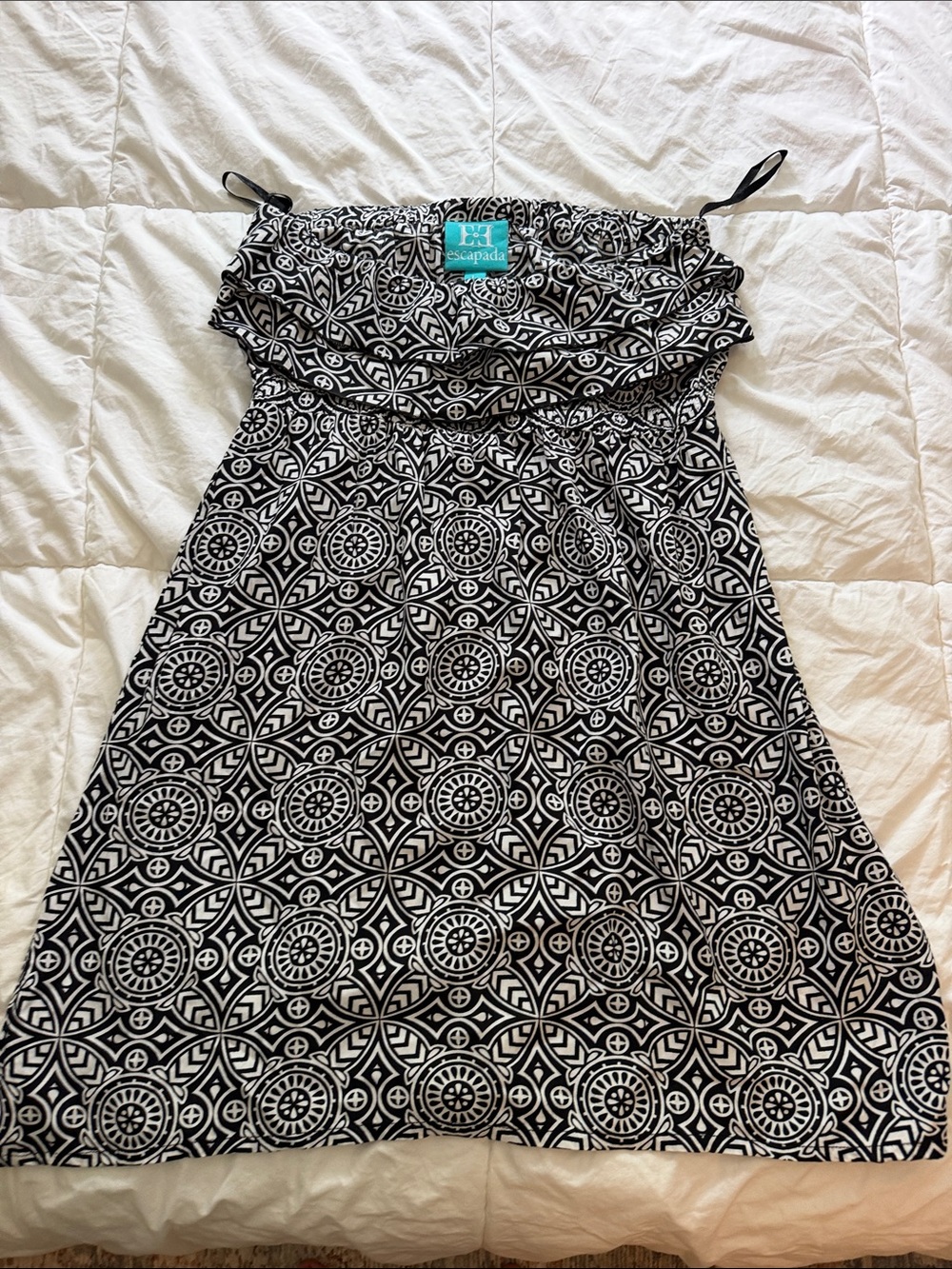 escapada Black and White Strapless Patterned Dress